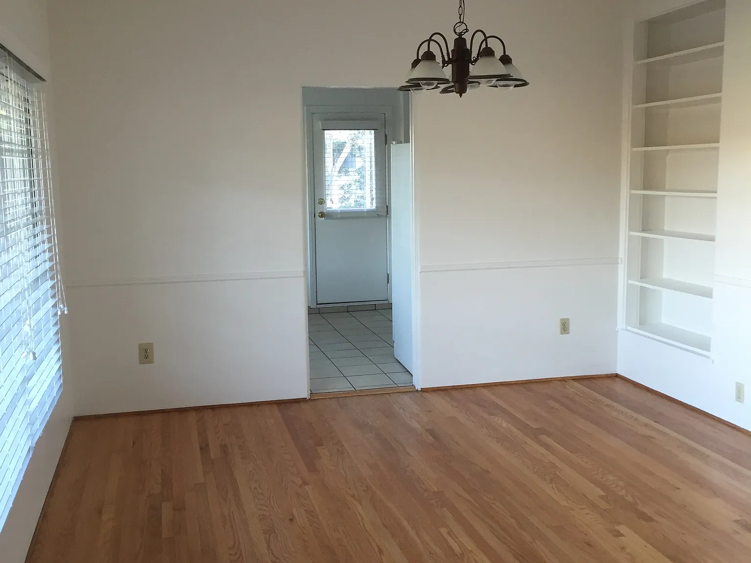 3 bed, 2.5 bath, 1900 sqft, $3,995 — Photo 4