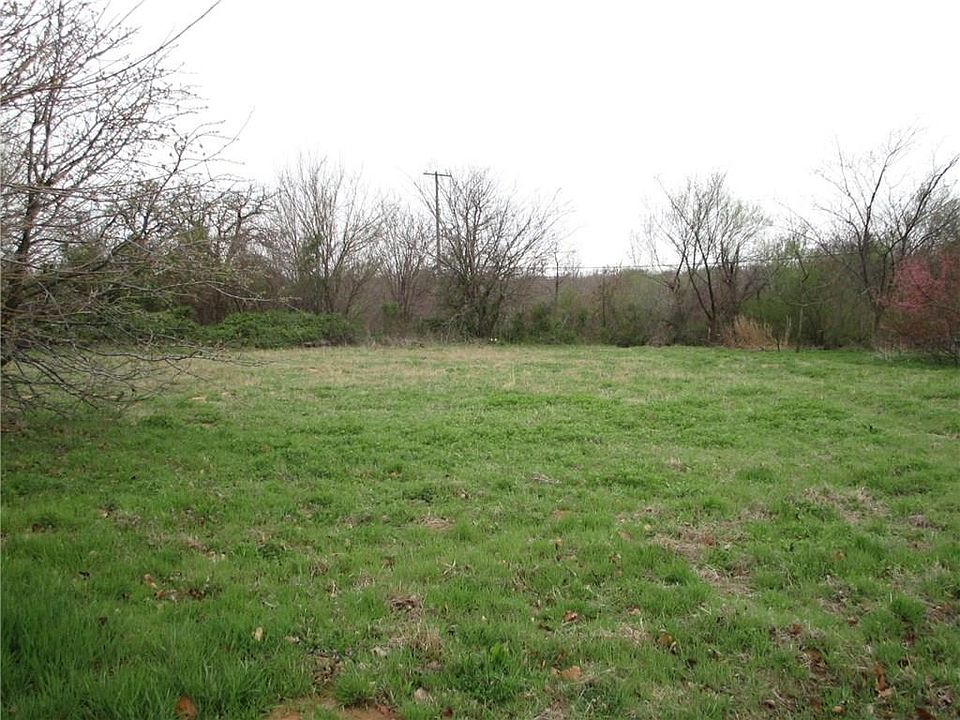 2nd image of 1001 Pacific Lot 1