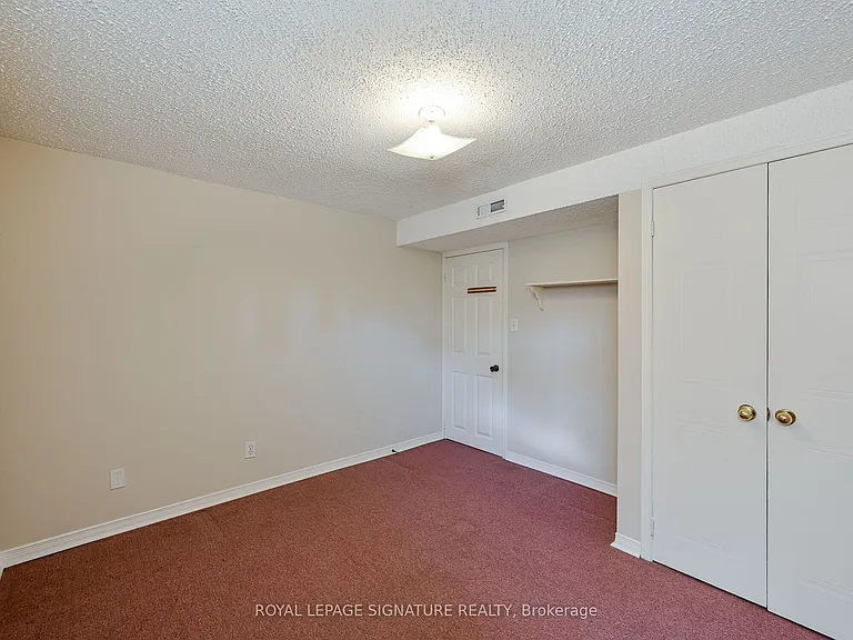 556 Farwell Cres #LOWER — Photo 32