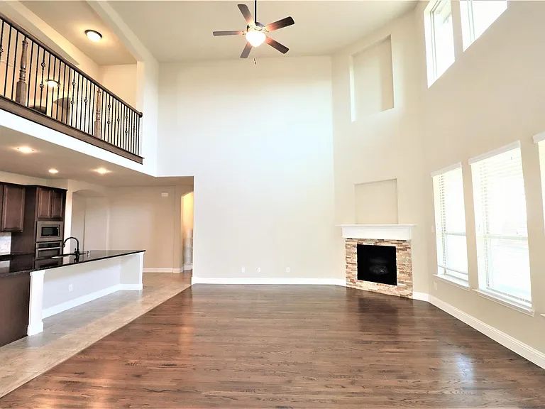 5070 Kerstyn Dr — Photo 9