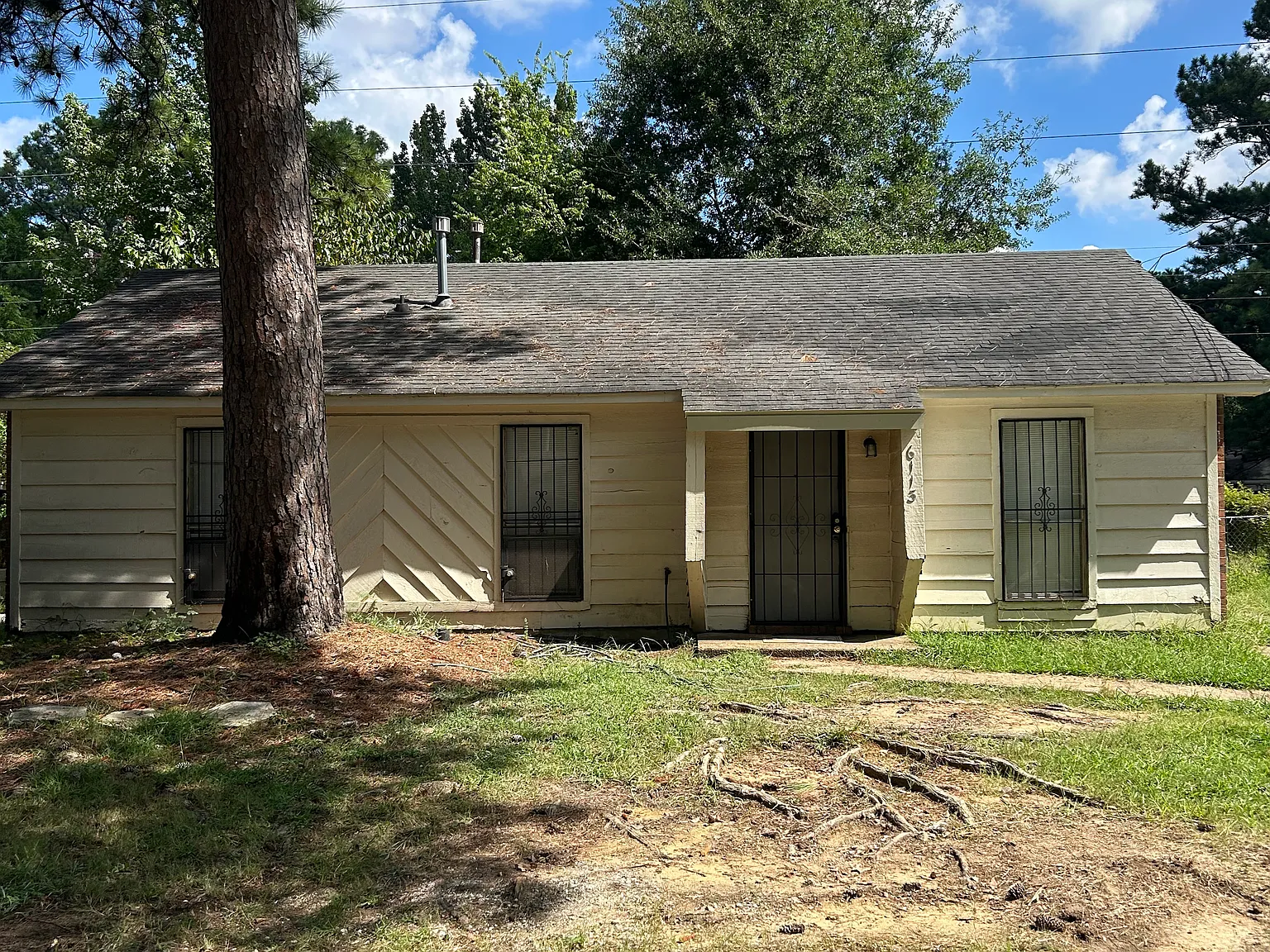 4 bed, 1299 sqft, $1,175 — Photo 1