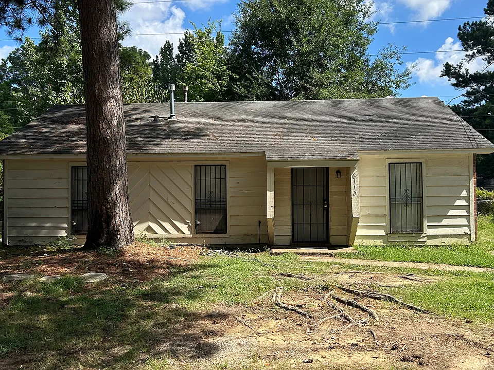 6113 Jennifer Ln