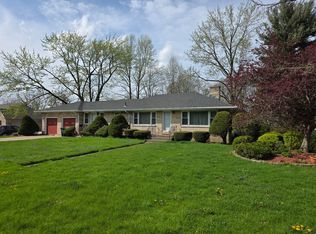824 High St, Hobart, IN 46342