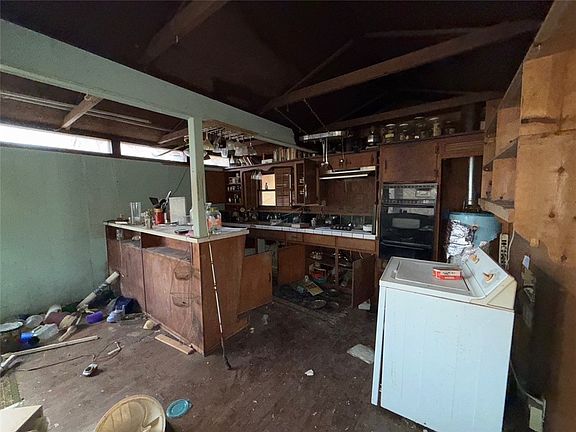 5th image of 15902 Linville Rd