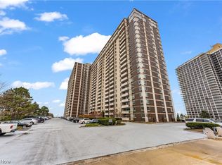 12900 Lake Ave PENTHOUSE 19, Lakewood, OH 44107