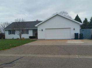 2221 W Seneca Dr, Appleton, WI 54914