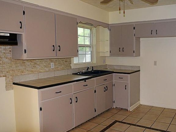 5th image of 1386 Oxford Dr