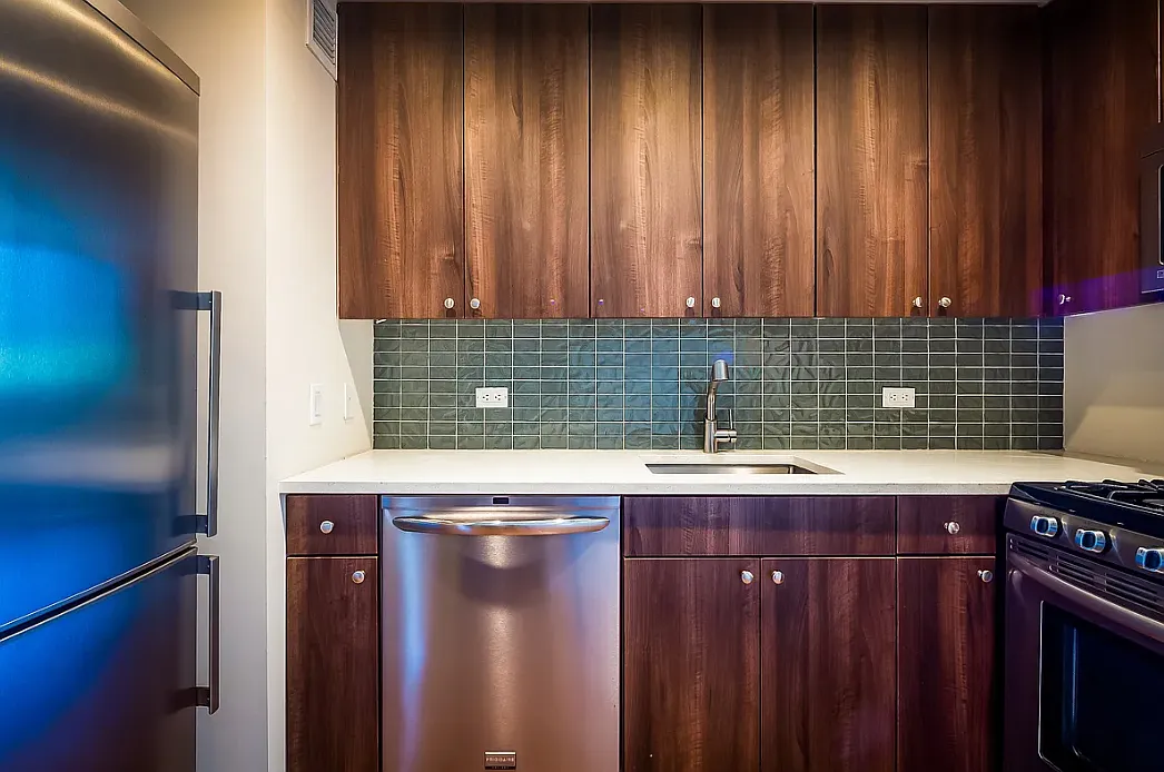 303 10th Avenue — Photo 3