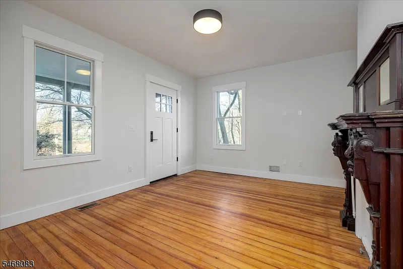 2 bed, 1.0 bath, $3,640 — Photo 2