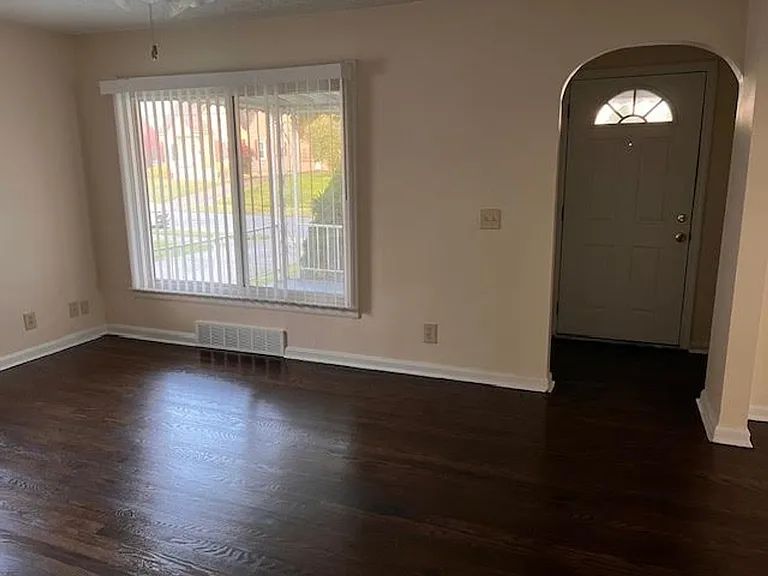 848 Lawrence Ave — Photo 8
