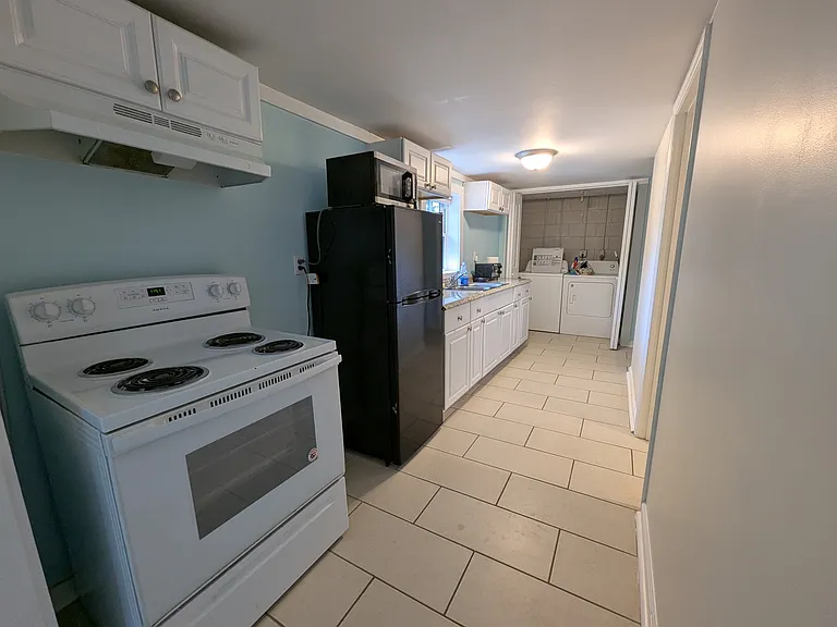 1325 E 40th St #B — Photo 9