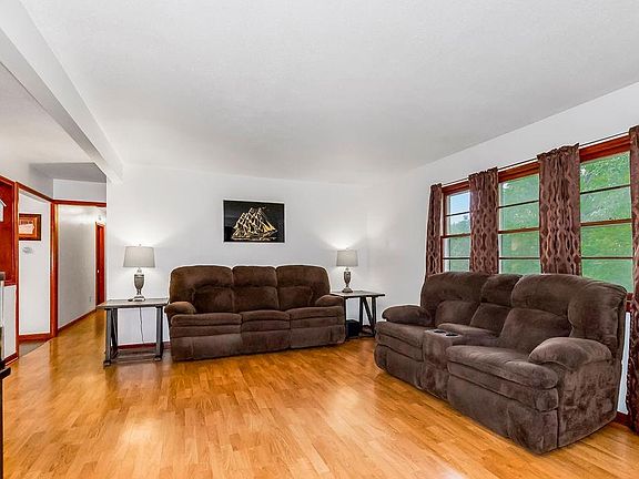 4th image of 1835 Ewing Ave