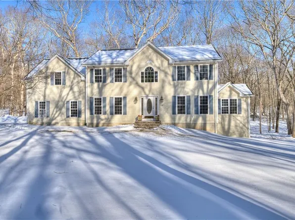 45 Pardons Wood Ln, East Greenwich, RI 02818