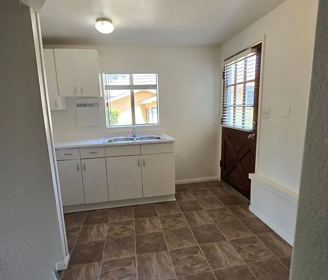 1662 S Juniper St S #C — Photo 10