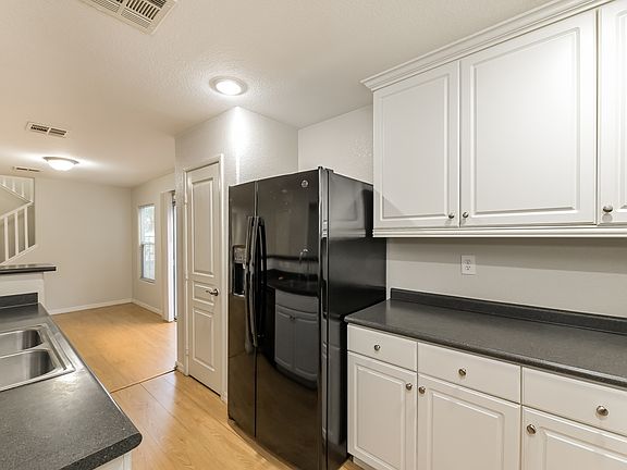 5th image of 539 Shewsbury Ave