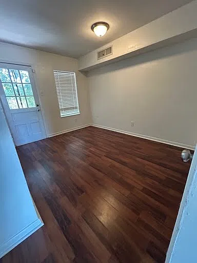 2 bed, 1000 sqft, $1,200 — Photo 3