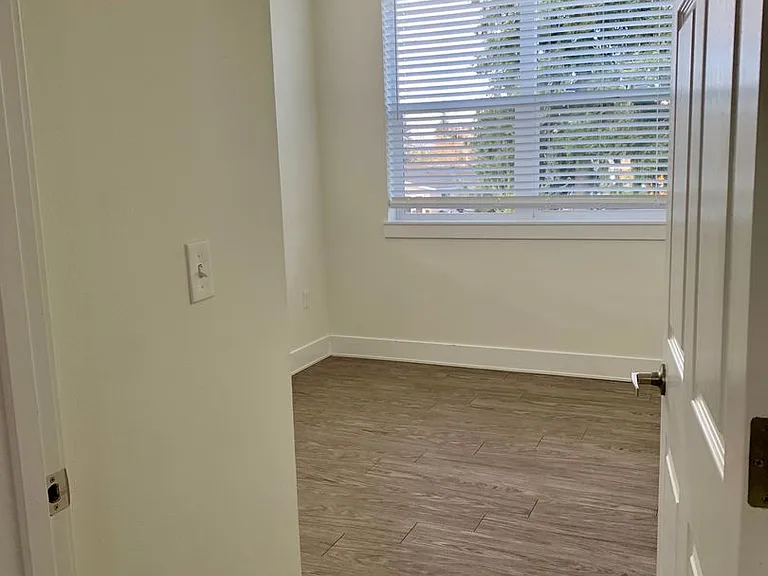 L13609 -- Avey Court Apartments — Photo 11