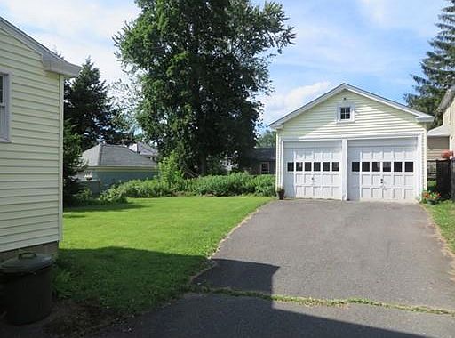 3rd image of 113 Hastings St