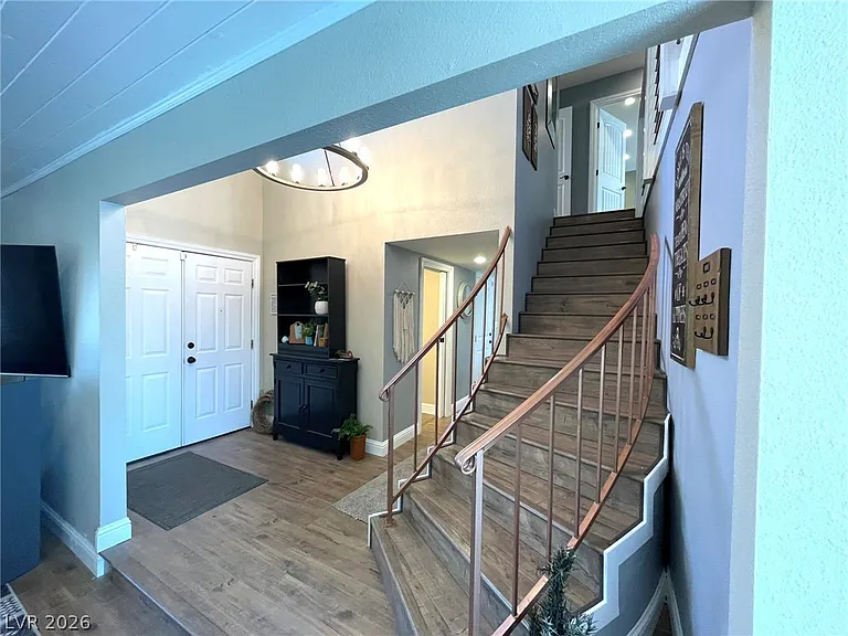 2246 Windsor Dr — Photo 4