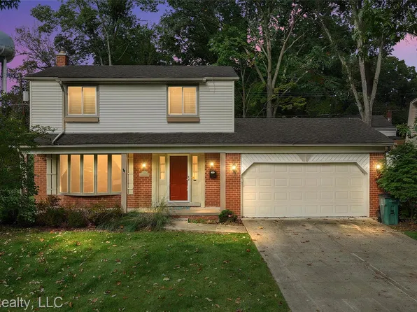 16036 Birwood Ave, Beverly Hills, MI 48025