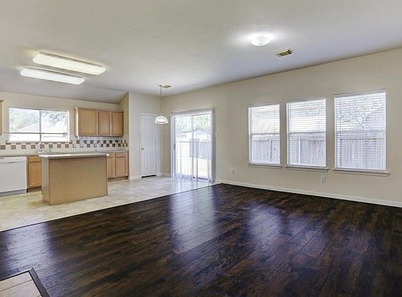 4th image of 1811 Parkfair Ct