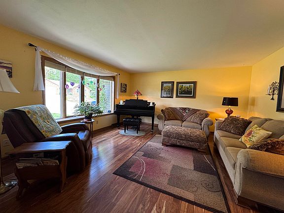 5th image of 1500 Camelot Dr
