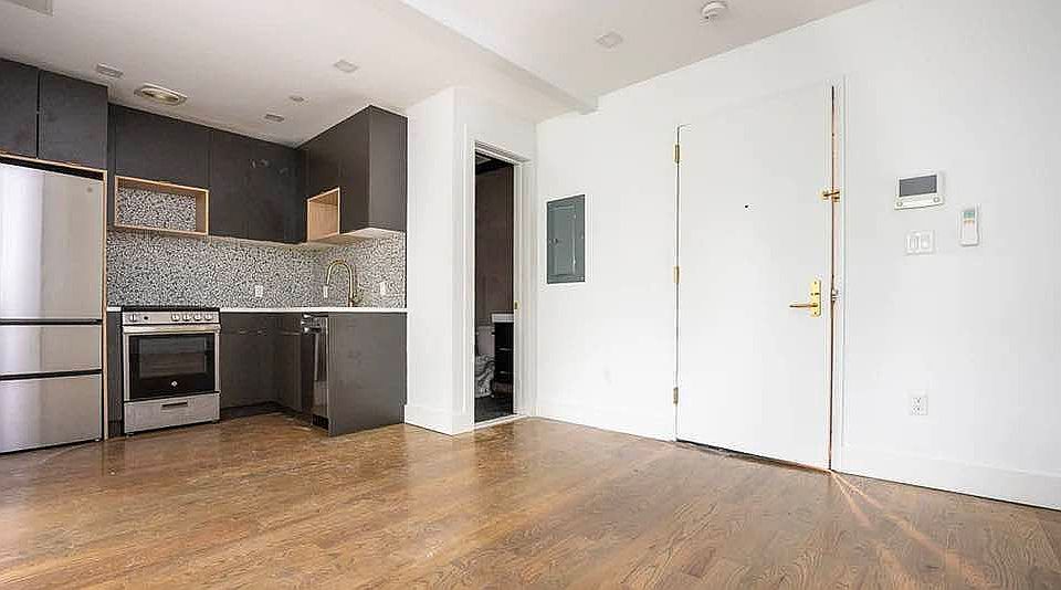 1st image of 226 Hawthorne St APT 2