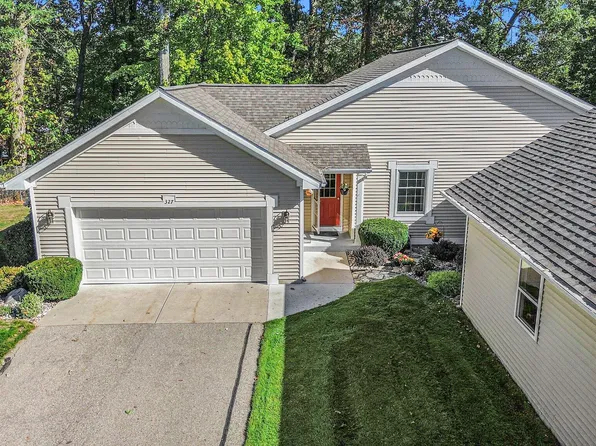 327 Timber Creek Cir NW, Comstock Park, MI 49321