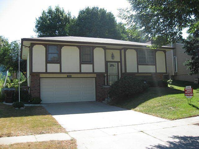 1st image of 5950 Queens Dr