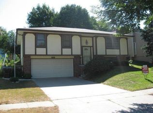 5950 Queens Dr, Lincoln, NE 68516