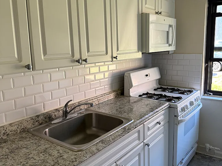31 Marion Ave #31 — Photo 11