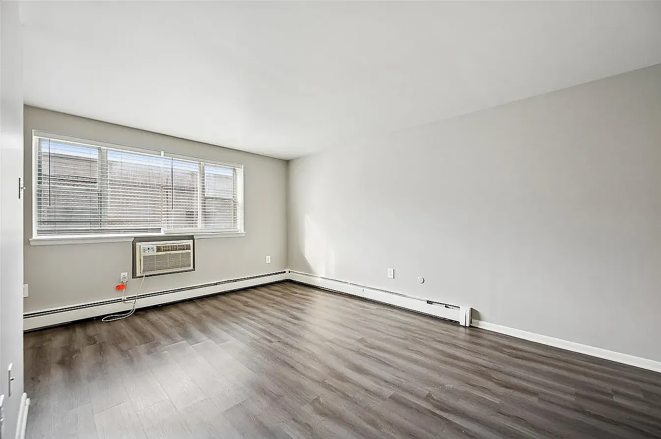 Studio, 650 sqft, $1,125 — Photo 3