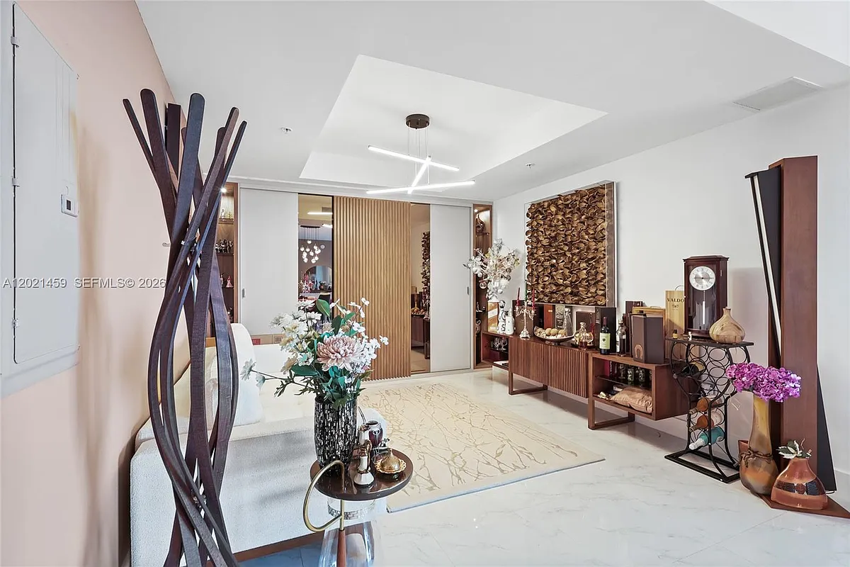 Building Photo - 17301 Biscayne Blvd #1008