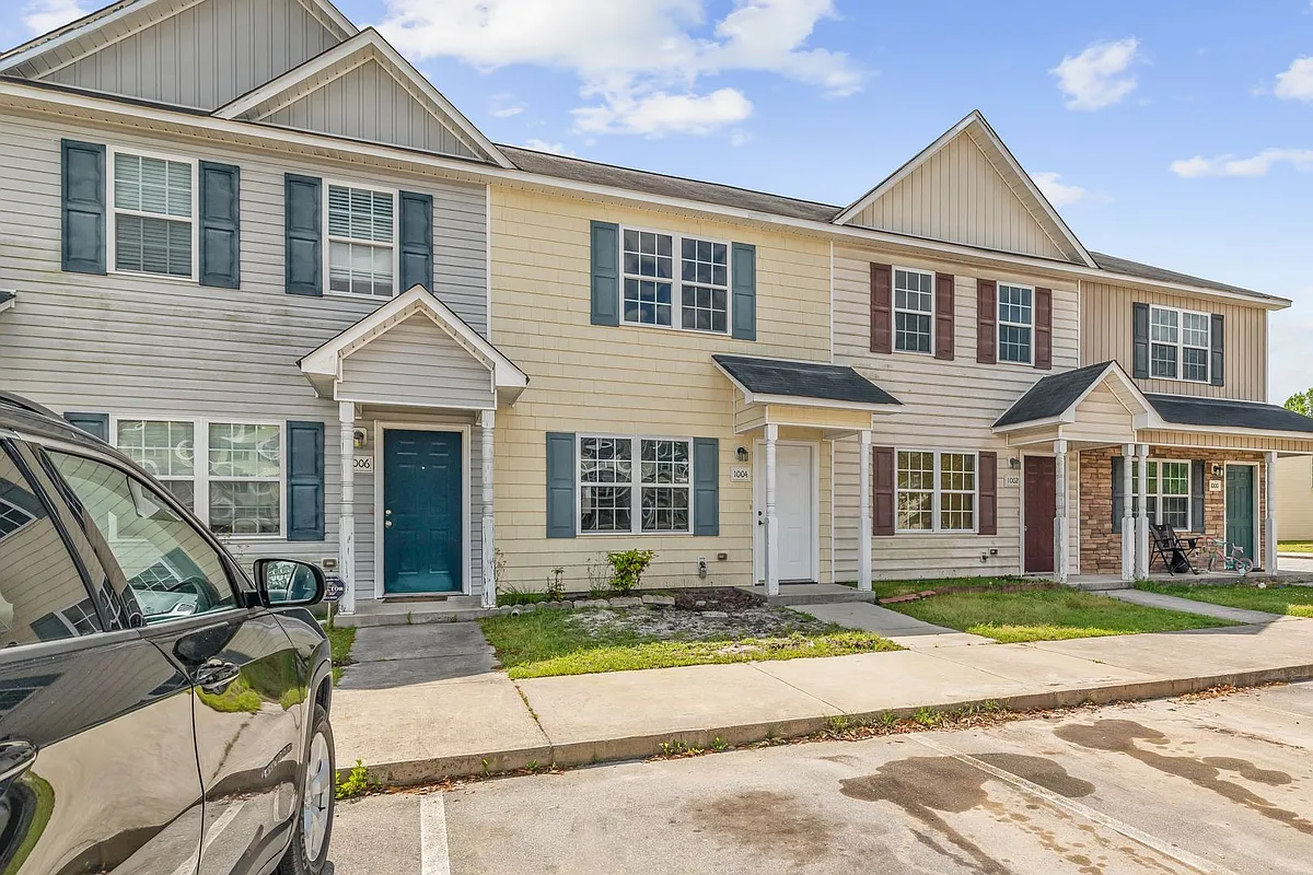 Building Photo - 1004 Banister Loop