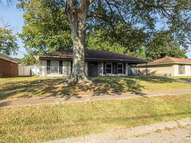 128 Dijon Dr — Photo 1
