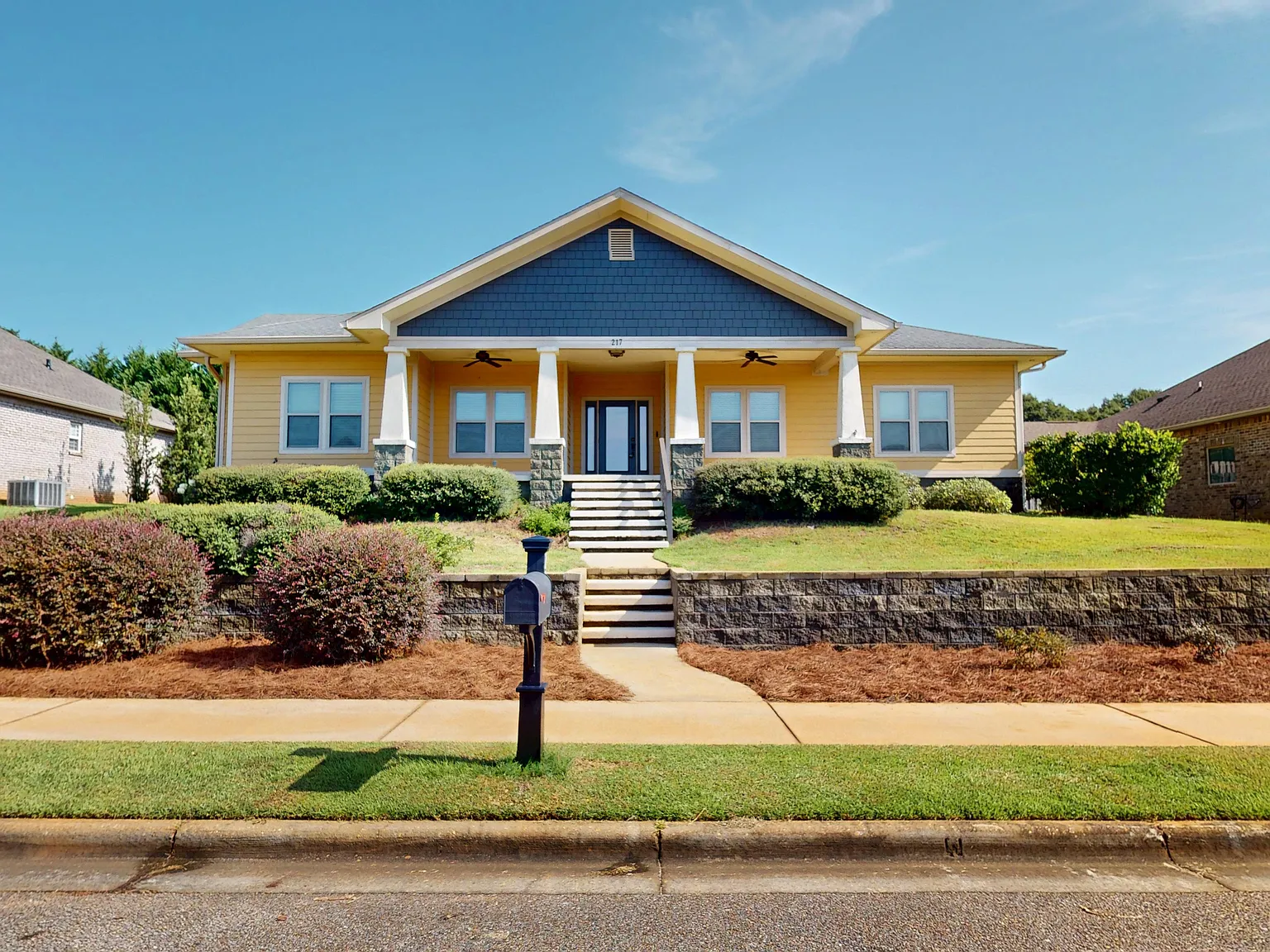 3 bed, 1804 sqft, $1,900 — Photo 1
