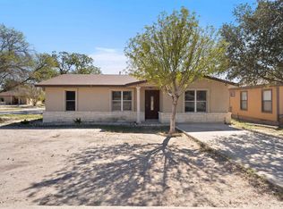 609 E 14th St, Del Rio, TX 78840