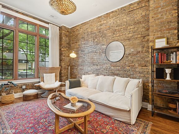 4th image of 918 N Wolcott Ave APT 1