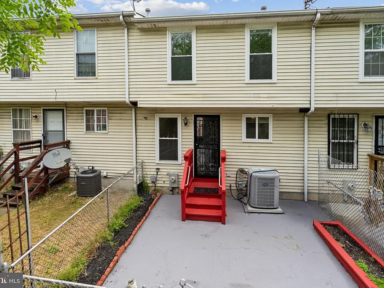 1326 N Stockton St — Photo 27