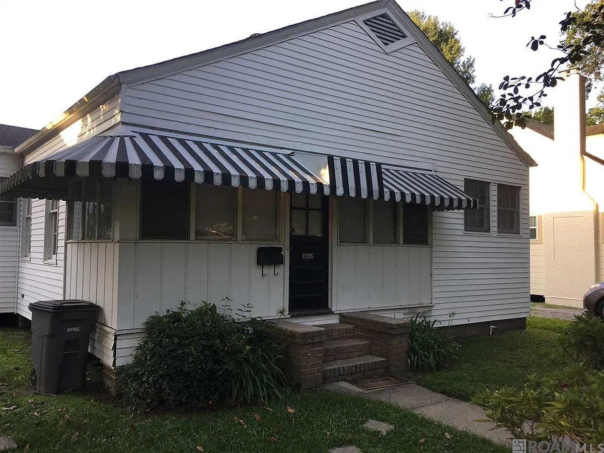Building Photo - 2225 Broussard St