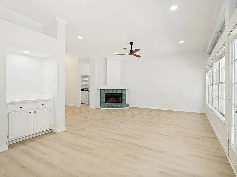 2112 Carriage Hl — Photo 11