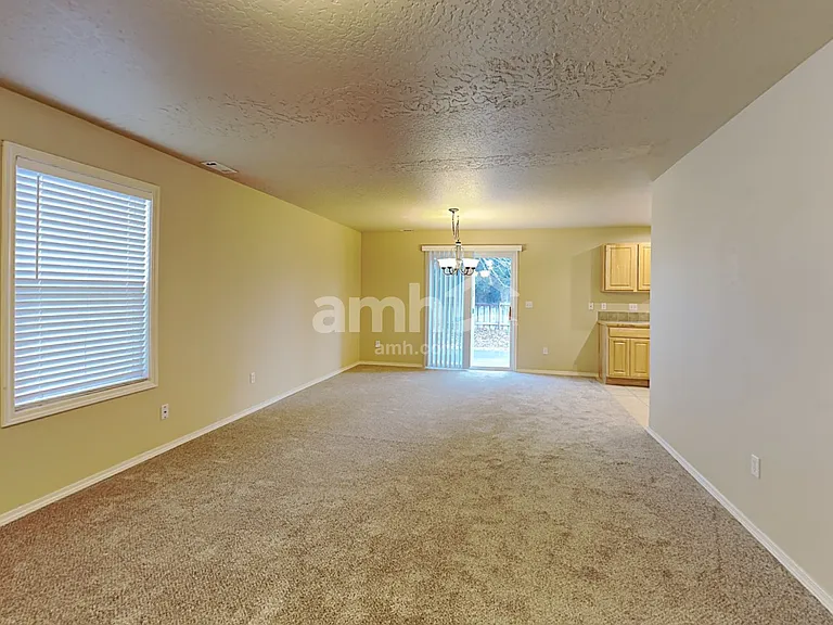6360 S White Cliff Ave — Photo 4