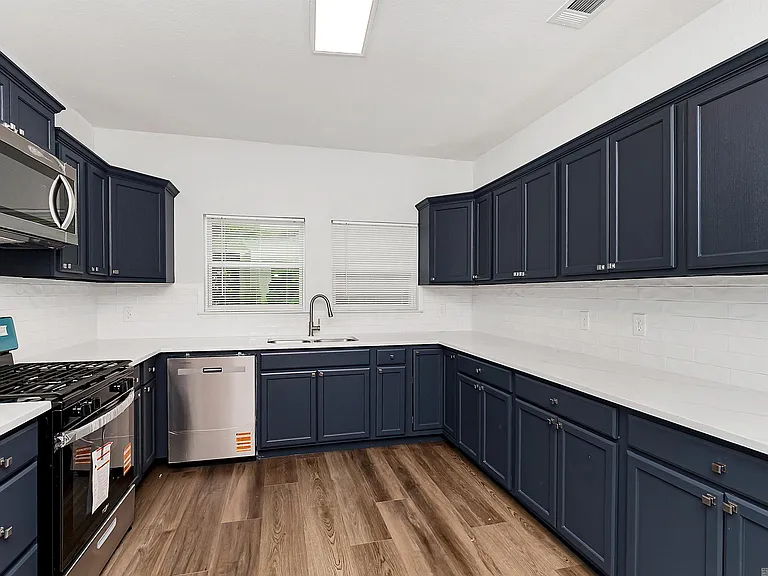 2645 Seneca St — Photo 7
