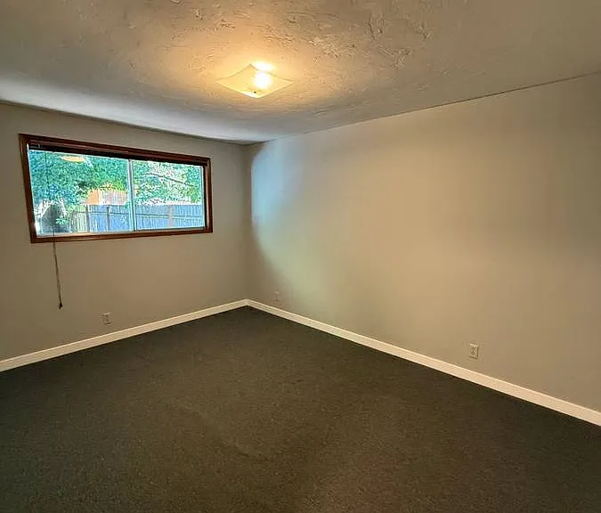 2095 Primrose St — Photo 15