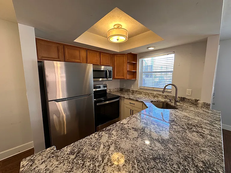 2826 Dupont St S #1 — Photo 6