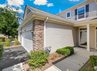 6N385 Whitmore Cir UNIT B, St Charles, IL 60174