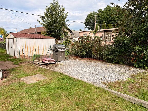 4th image of 868 Southampton Rd #25