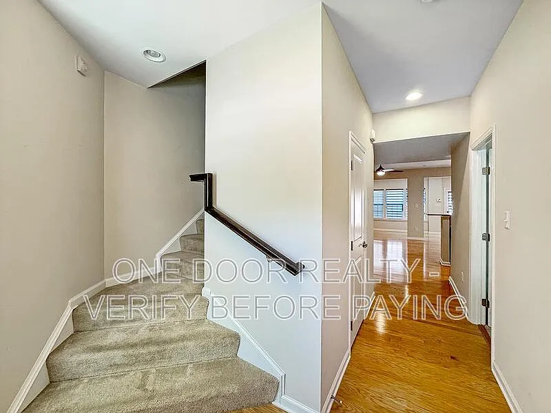 3 bed, 2.5 bath, 2100 sqft, $2,450 — Photo 2