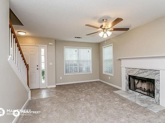 3rd image of 410 Pamela Ct