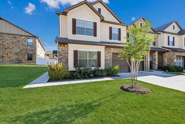 1900 Little Elm Trl — Photo 2